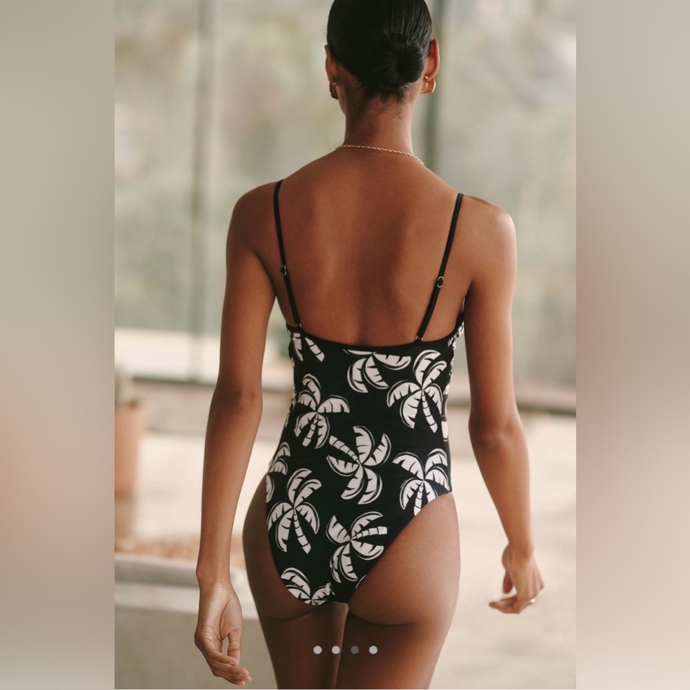 FARM Rio Black & White Tropical Leaf One-Piece Swimsuit - Picture 6 of 7